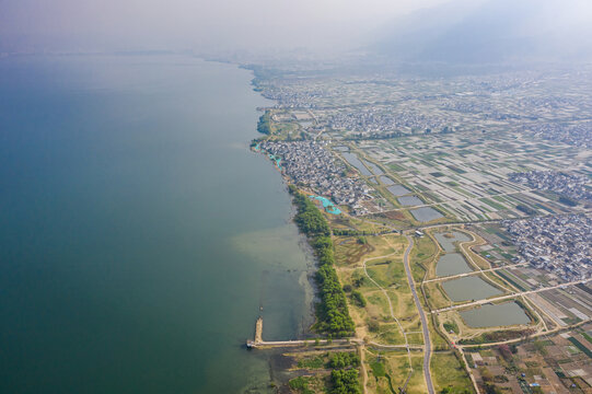 航拍云南大理洱海生态廊道美景