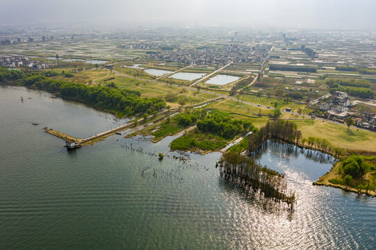 航拍云南大理洱海生态廊道美景