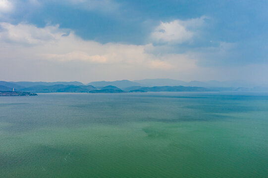 航拍云南大理洱海湖泊生态风光