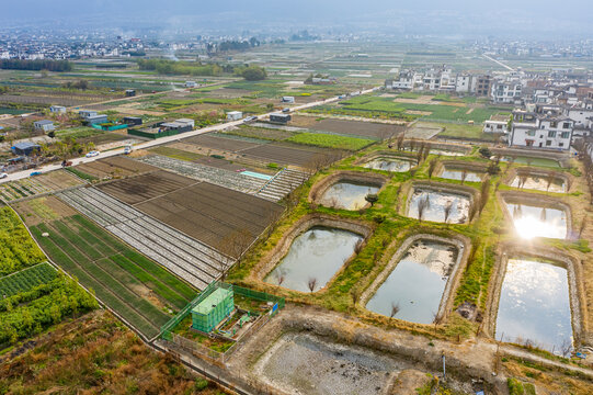 航拍云南大理龙龛村乡村田园