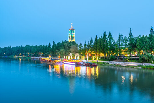 南京秦淮河大报恩寺建筑夜景