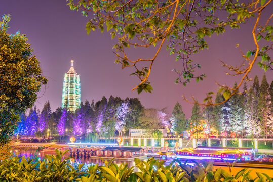 南京秦淮河大报恩寺建筑夜景