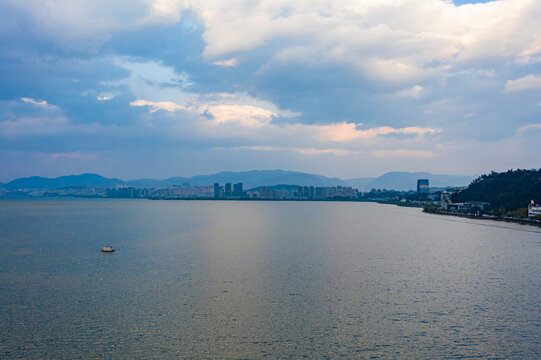 航拍云南大理洱海高原淡水湖泊