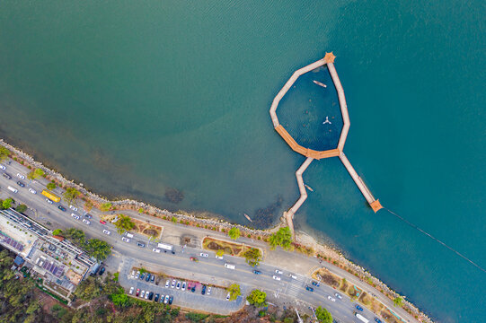 航拍大理洱海海心亭码头木栈道