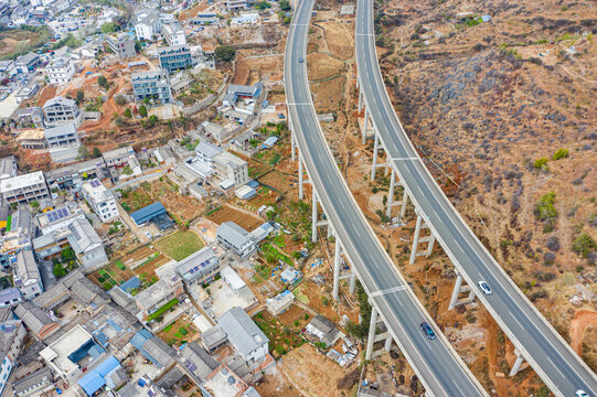 大丽高速路大理六罗山双廊隧道