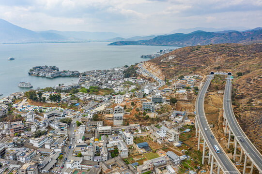 大丽高速路大理六罗山双廊隧道