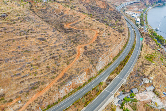 大丽高速路大理六罗山双廊隧道