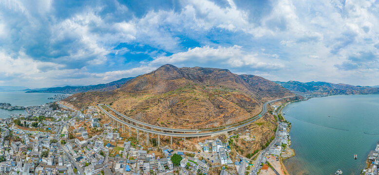 大丽高速路大理六罗山双廊隧道