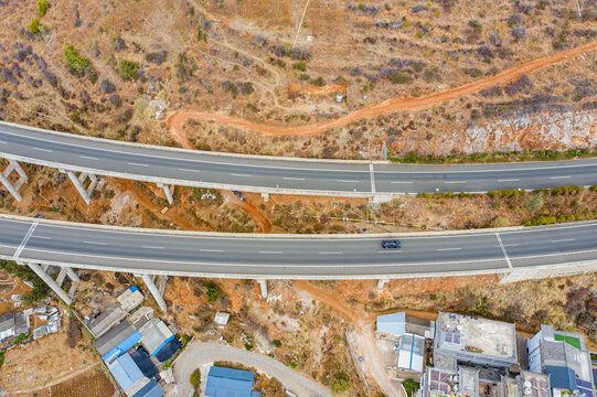 大丽高速路大理六罗山双廊隧道