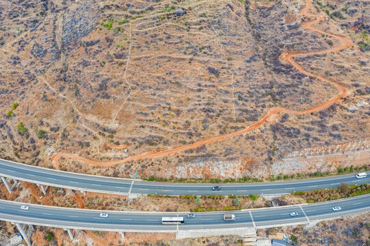 大丽高速路大理六罗山双廊隧道