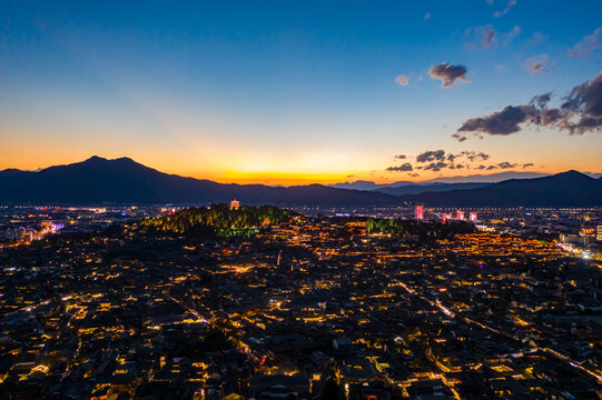 航拍云南丽江古城夜景大研古城