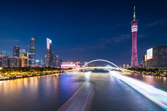 广州塔与珠江新城地标建筑夜景