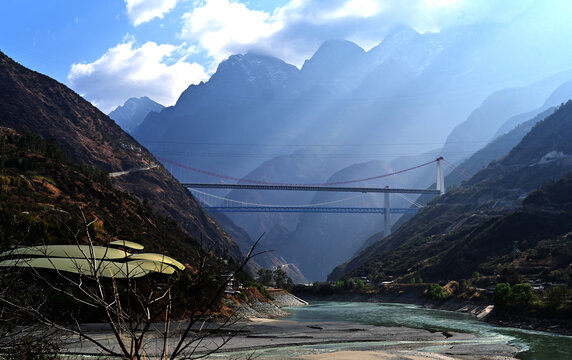 虎跳峡风景