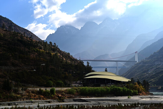 虎跳峡风景