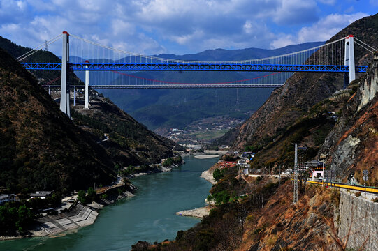 虎跳峡风景