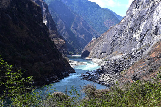 虎跳峡风景