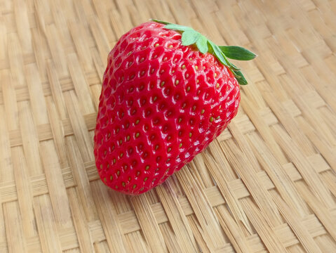 一颗红草莓拍摄
