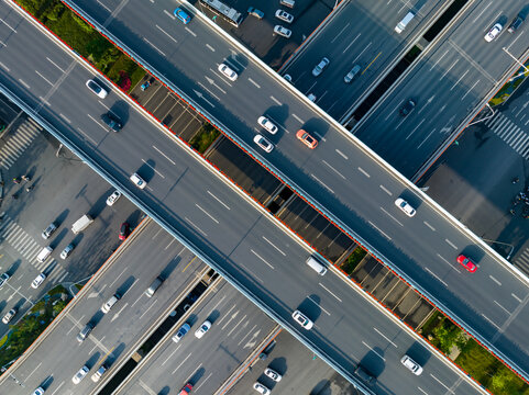 繁忙的城市道路