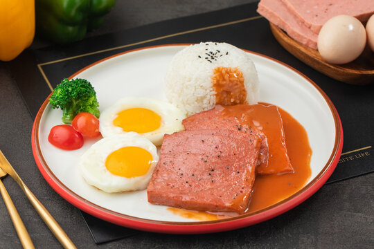 午餐肉饭