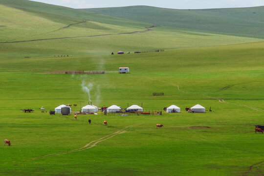 草原牧场蒙古包炊烟