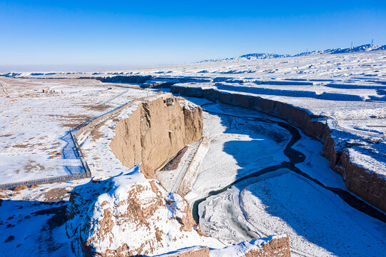 航拍雪后嘉峪关长城第一墩景区