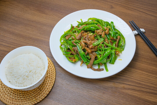 青椒肉丝饭快餐