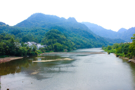 齐云山横江