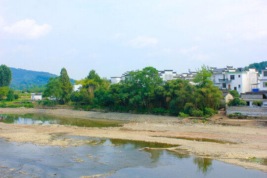 齐云山横江