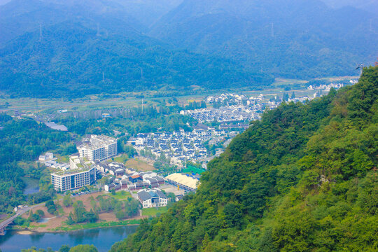 齐云山山顶远眺