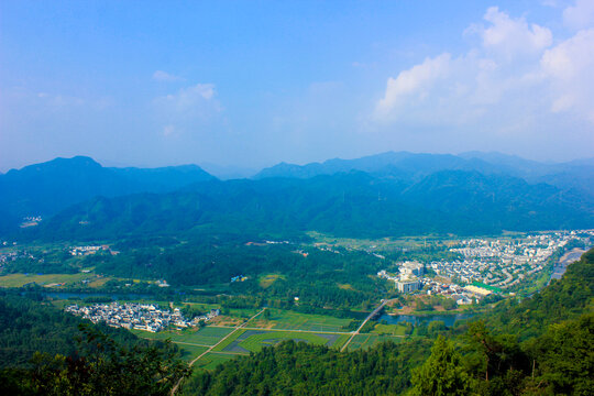 齐云山山顶远眺