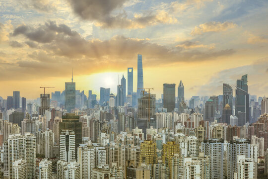 上海浦东陆家嘴城市天际线夕阳