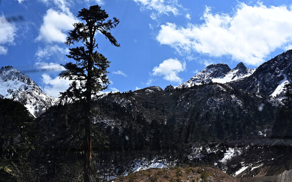 高原雪山