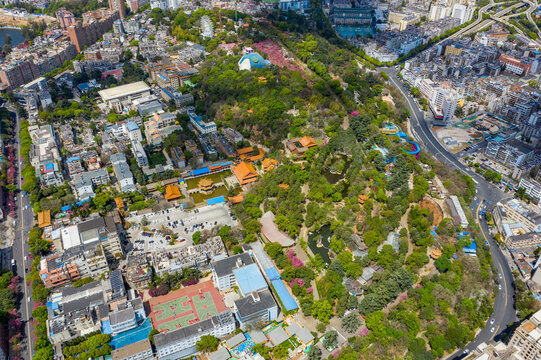 航拍云南昆明圆通山下圆通寺庙