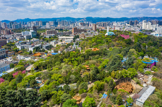 航拍云南昆明圆通山动物园景区