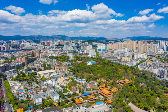 航拍云南昆明圆通山下圆通寺庙