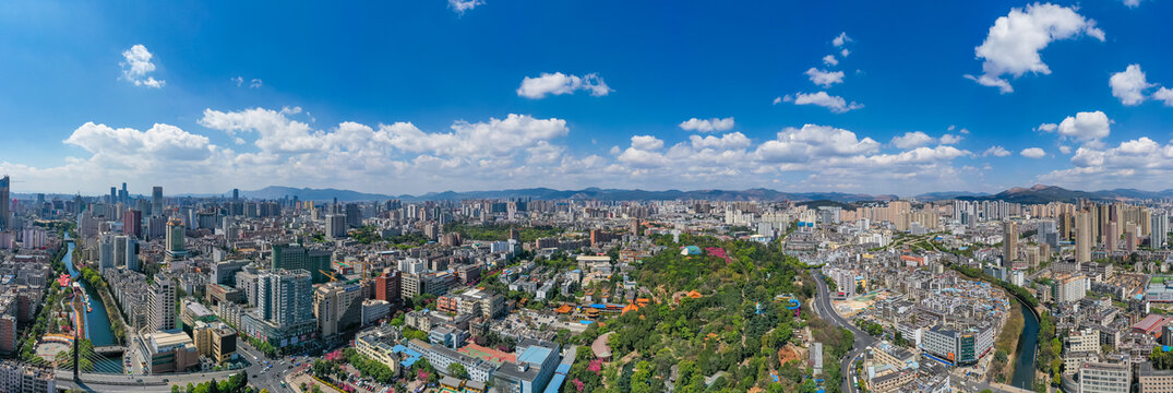 航拍云南昆明圆通山动物园景区