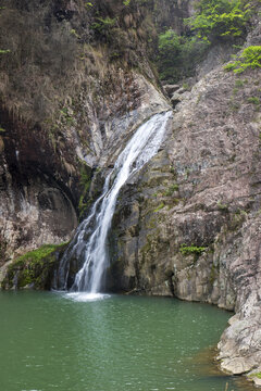 山水溪流瀑布