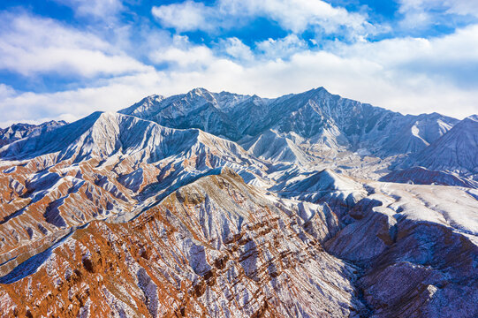 航拍冬季高山残雪