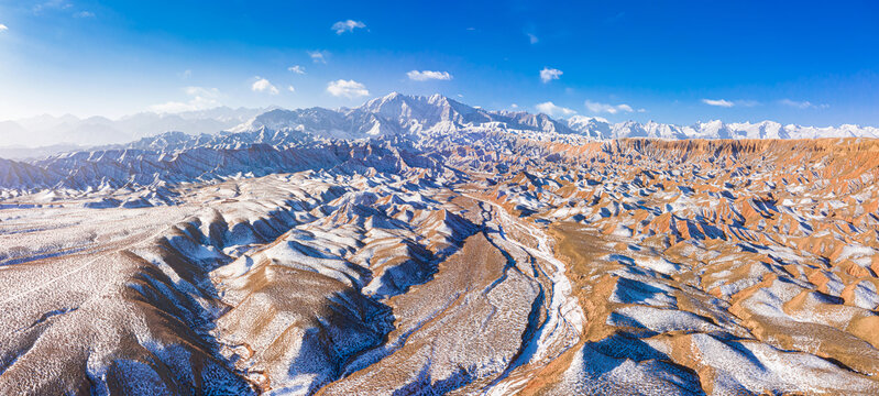 航拍冬季祁连山脉雪景