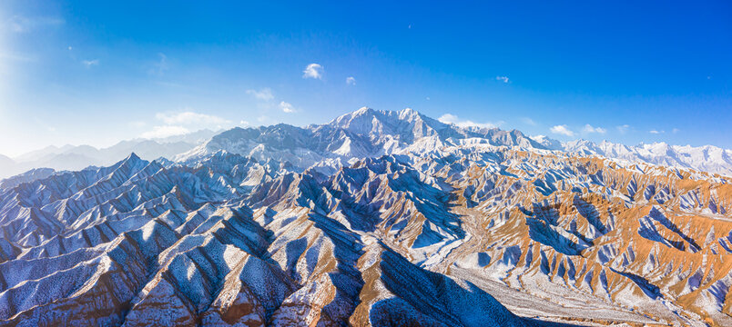 航拍冬季祁连山脉雪景