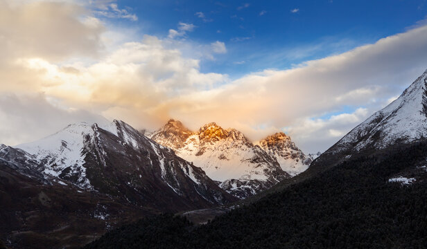 日照金山