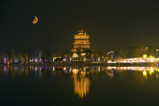 成都东安湖公园东安阁夜景