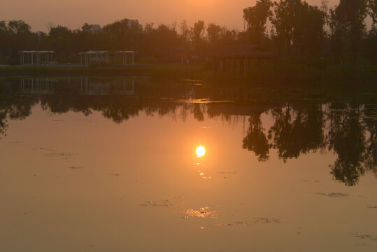 成都东安湖公园夕阳余晖