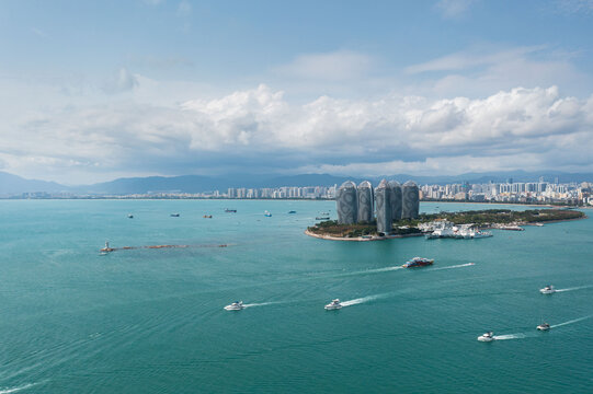 海南三亚湾城市风光