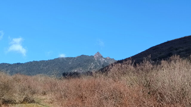 金字塔山峰