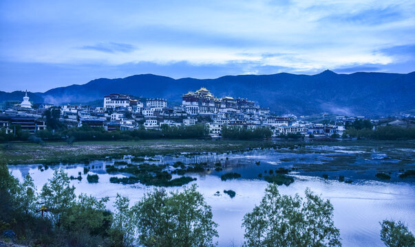 云南香格里拉噶丹松赞林寺