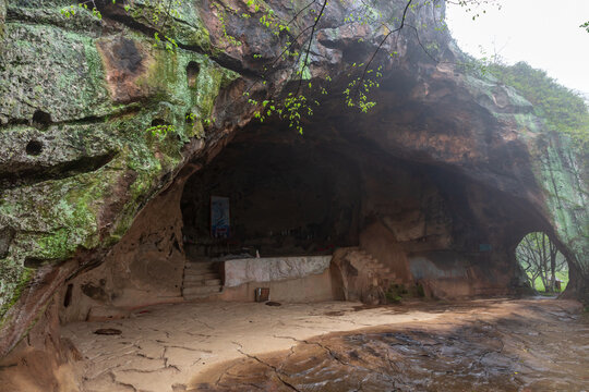 浮山国家地质公园悬崖洞穴