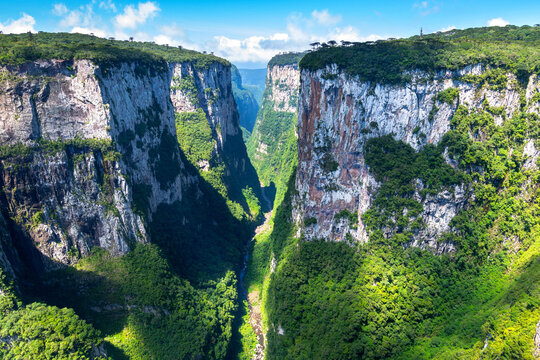 群山沟壑