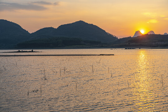 夕阳风景湖泊