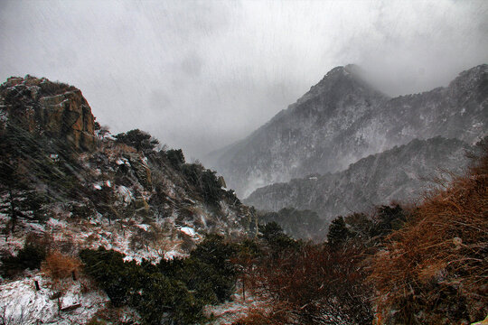 泰山极顶远观